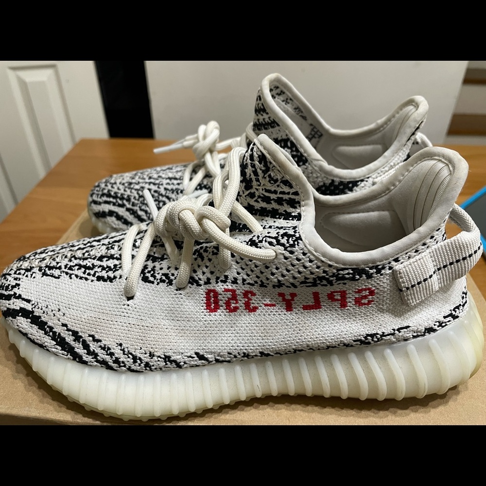 Yeezys 350 V2 Zebra size 6.5 M ( 7.5 W)